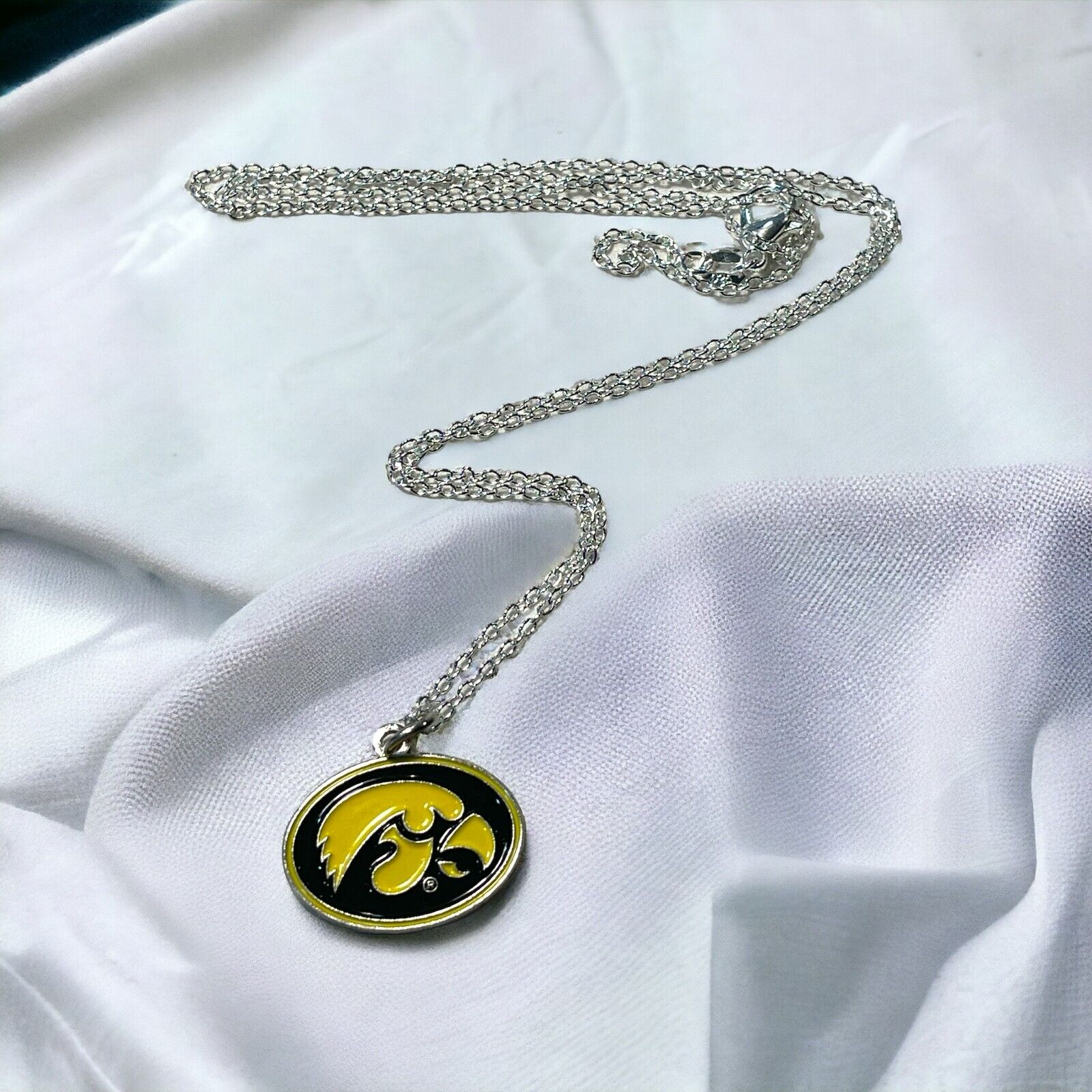 IOWA HAWKEYES PENDANT NECKLACE